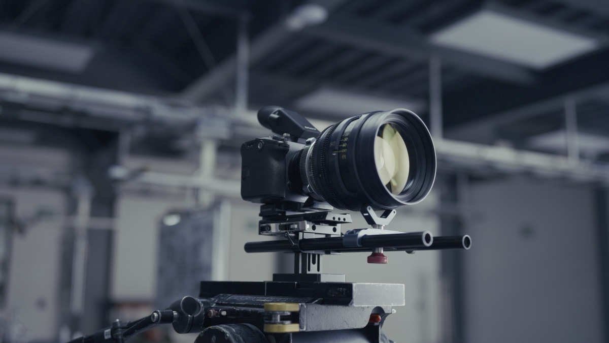 La FX5 con óptica PL de cine en pruebas de laboratorio
