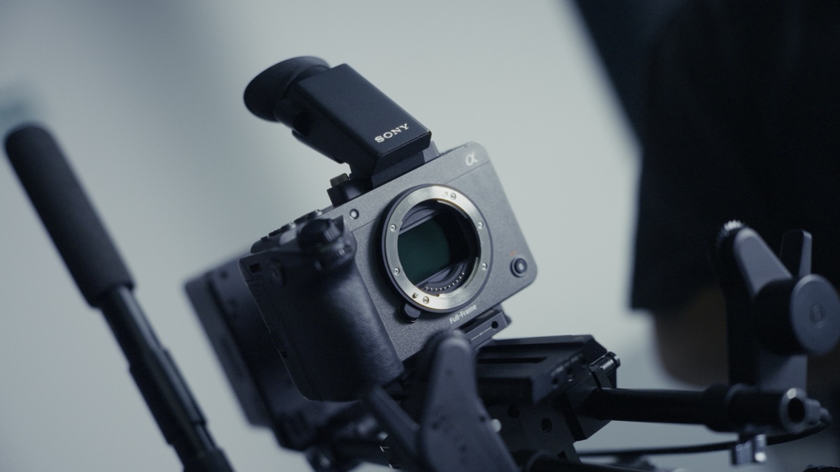 La FX5 en cuerpo, sin óptica: full-frame a la vista